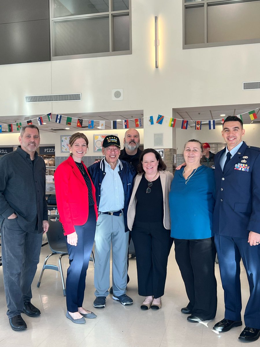 KateforRep's tweet photo. Friday, I provided food for &amp; attended @cityofmelrose @melroseps Middle School's #VeteransDay breakfast. It was wonderful to join Mayor @JenforMelrose, students, staff, veterans, and their families to thank our veterans for their heroic service to our country. #32Middlesex https://t.co/KDfG9G4jF3