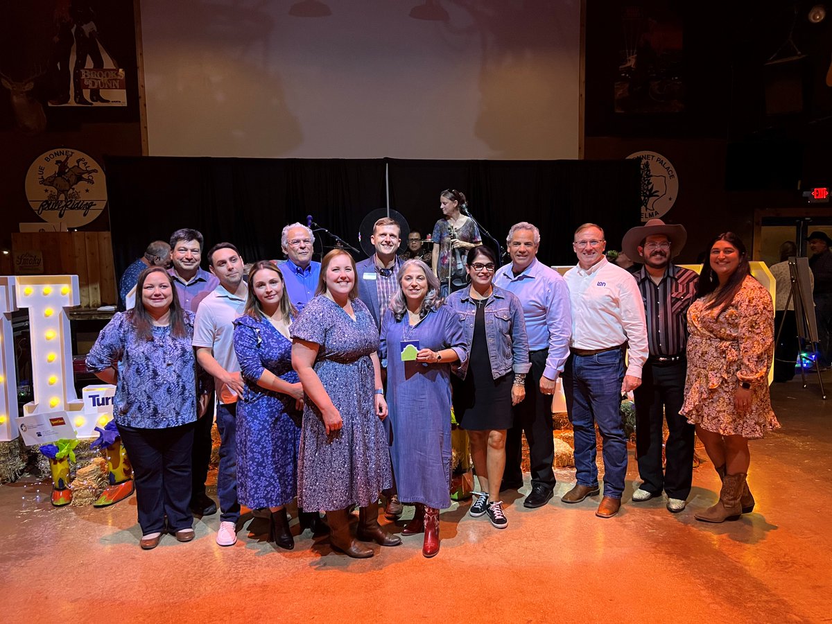 Honored to support student success at NLC’s 6th Annual Blue Jean Benefit! Big thanks to Dr. Veronica Garcia, College President, for her inspiring leadership. As PM for Alamo Colleges’ MTN Program, we’re thrilled to play a role in essential campus improvements. #CommunityImpact