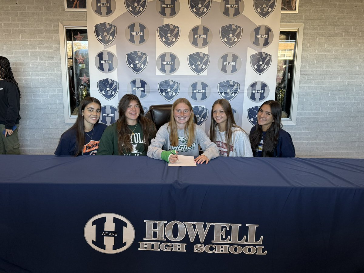 Celebrating <a href="/1AshleySmith5/">Ashley Smith</a> to <a href="/WagWSoccer/">Wagner College Soccer</a> 💚💚