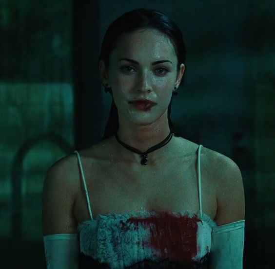 thevalrobles's tweet photo. MY SISTER THE SERIAL KILLER x JENS BODY 

🩸 jennifer check but she’s ur vampire sister and she keeps killing ur suitors
💍 bridgerton but every time a proposal happens someone’s throat gets ripped out 
😈 complicated sister dynamics/ which one is worse? 

#UnhingedPit #amagented https://t.co/d7gqG2VGYB