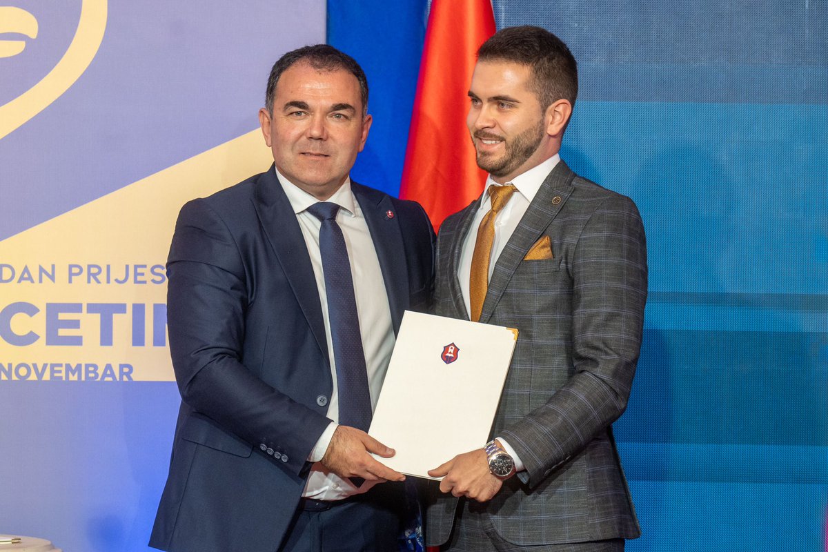 🇲🇪Svečanom sjednicom Skupštine Prijestonice Cetinje, danas je obilježen 13. novembar, Dan Prijestonice i Dan oslobođenja Cetinja.

ℹ️Opširnije na linku⤵️
cetinje.me/cetinje/site_m…