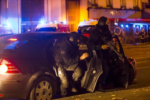 L_ThinkTank's tweet photo. [ 🇫🇷 IN MEMORIAM ]

💐La France commémore aujourd’hui les 9 ans des attentats du 13 novembre. Nous ne cesserons jamais de pleurer les 132 vies fauchées

au Stade de France

au Petit Cambodge

au Carillon

à la Bonne Bière

à Casa Nostra

au Bataclan

et à la Belle équipe.

🕯️ https://t.co/1DSpJYZ5oA