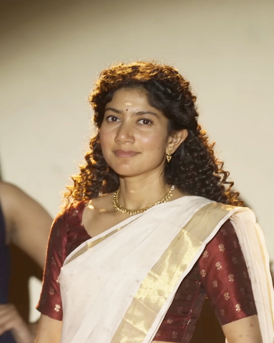 SaipallaviFC's tweet photo. Our Cute n Innocent INDHU 🥹♥️
@Sai_Pallavi92 

#SaiPallavi #Amaran https://t.co/ZByjOYoLEL