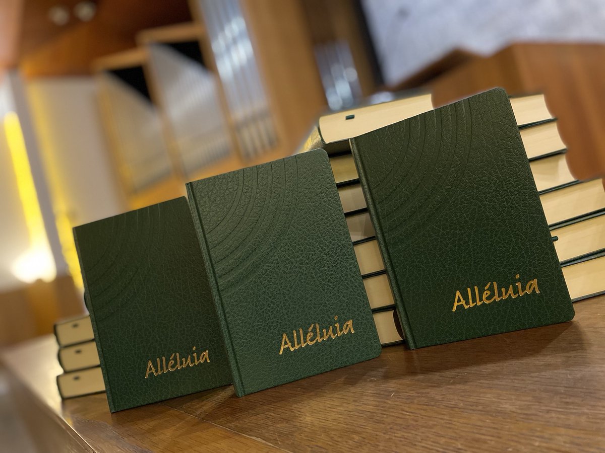 Ils sont beaux, ils sont neufs. Il y aura à nouveau assez des recueils de chants pour tout le monde. Du moins pour l’instant 😌 ⁦<a href="/EditionOlivetan/">Éditions Olivétan</a>⁩