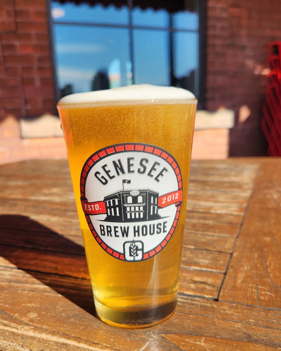 Cheers to a gorgeous day! 🍻 Starting at 4 PM, grab a pint of Brew House Blonde Ale and take home a free pint glass!
#pintnight