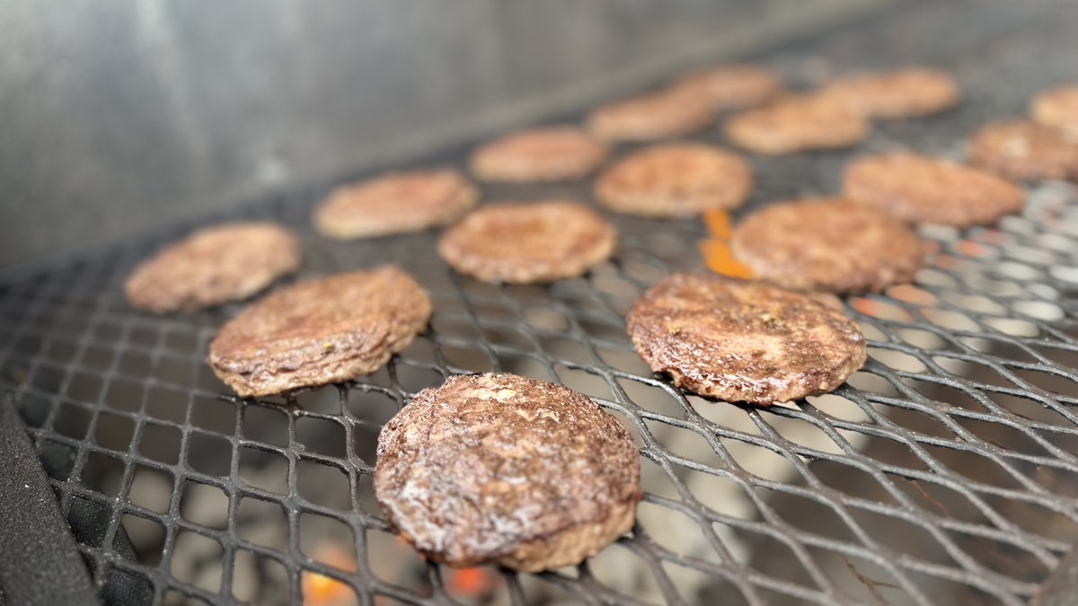 Silver Gravy Hot Tub Cuellar 🇺🇦 tweet media