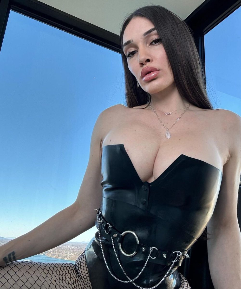 Drop a comment and RT for me🔐⛓🌹🖤