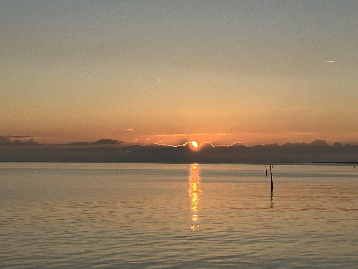 kartiksaiyer's tweet image. A rare day of winter sun that was beautiful at both sunrise and sunset😊
ॐ मित्राय नमः