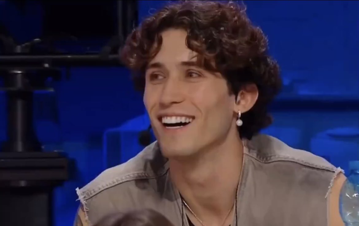 Luisadipuorto1's tweet photo. La lista dei bastardoni che smerdano il pelato e la produzione si allarga #amici24 https://t.co/LHDi0jhQwX