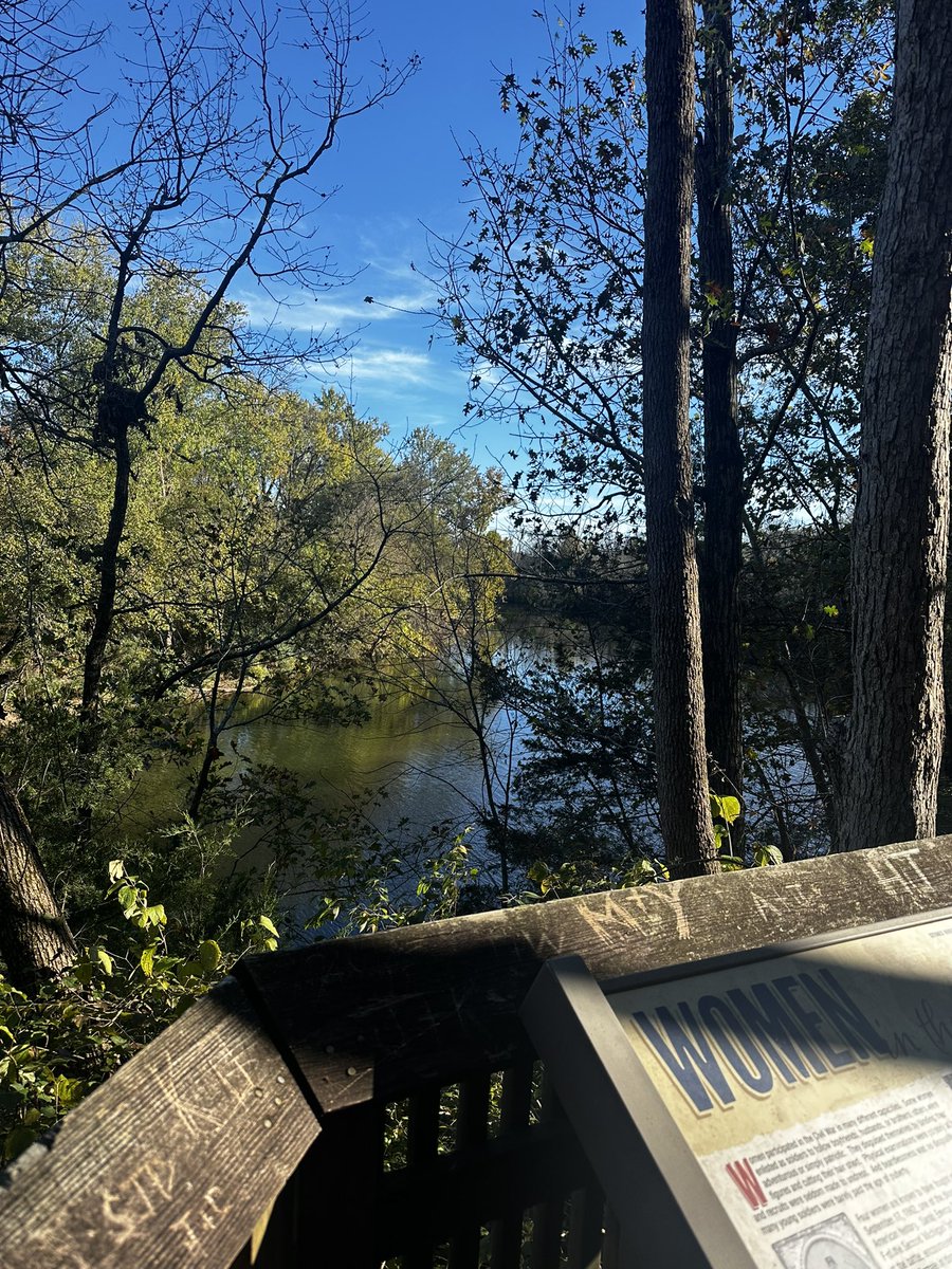 Need a midday break? A quick walk on the Murfreesboro Greenway may be just what you’re looking for! Check out MurfreesboroParks.com for the trailhead closest to you! Enjoy! #parksandrec #greenwaytrails