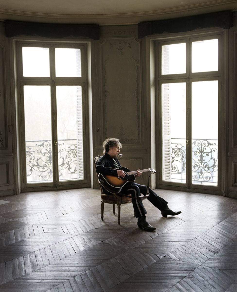 Bob Dylan plays a Gibson J45 in an empty apartment in the 8th arrondissement, Paris, France, 2009. 📸: Sam Jones. #BobDylan #Dylan