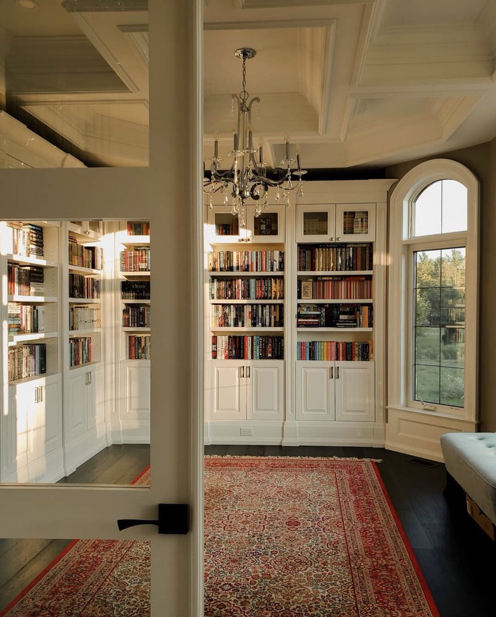 pamvonhadder's tweet photo. this home library <333 https://t.co/OBqfaIqBOe