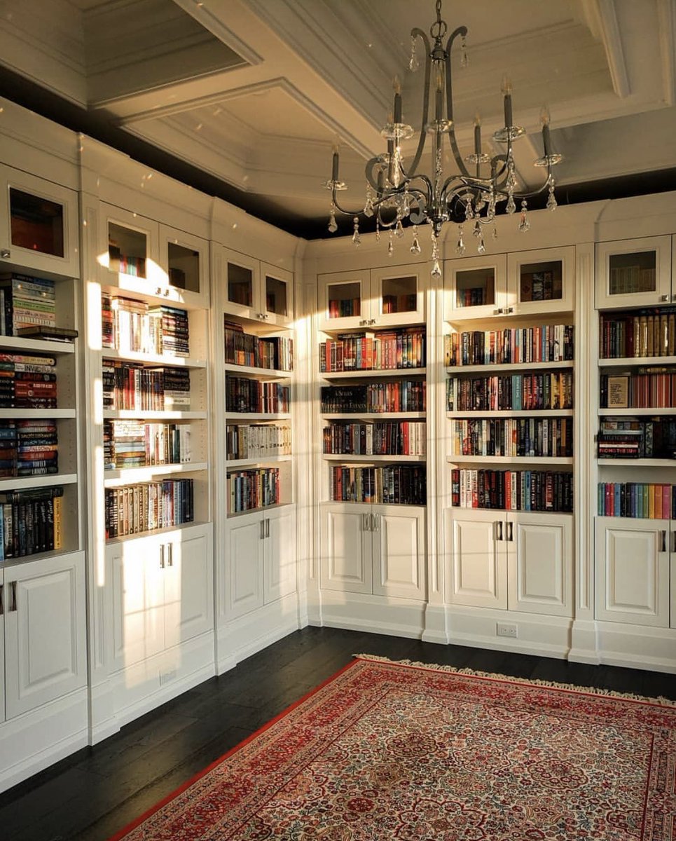 pamvonhadder's tweet photo. this home library <333 https://t.co/OBqfaIqBOe