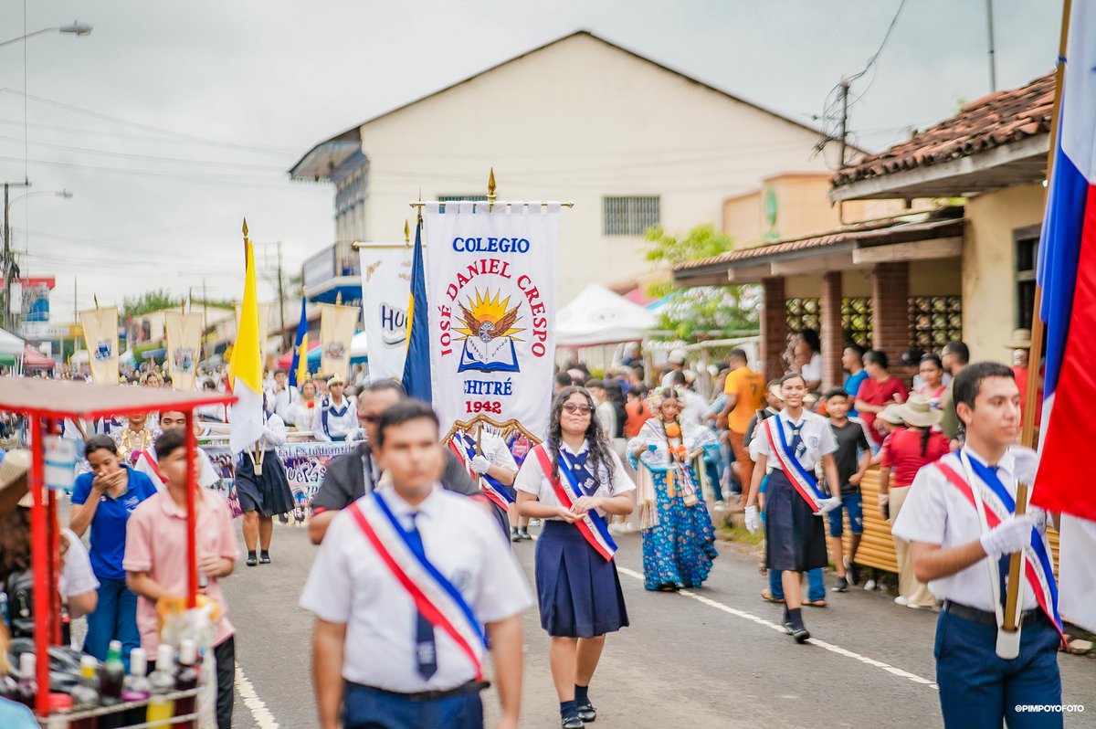 baherlojdc's tweet image. Con orgullo y pasión, representamos a nuestro colegio en el desfile el pasado 10 de noviembre en La Villa de Los Santos. Cada paso en estas calles llenas de historia fue un homenaje a los valientes que forjaron nuestra libertad. 💙💛❤️
¡Viva Panamá!
#BAHERLO #FiestasPatrias…