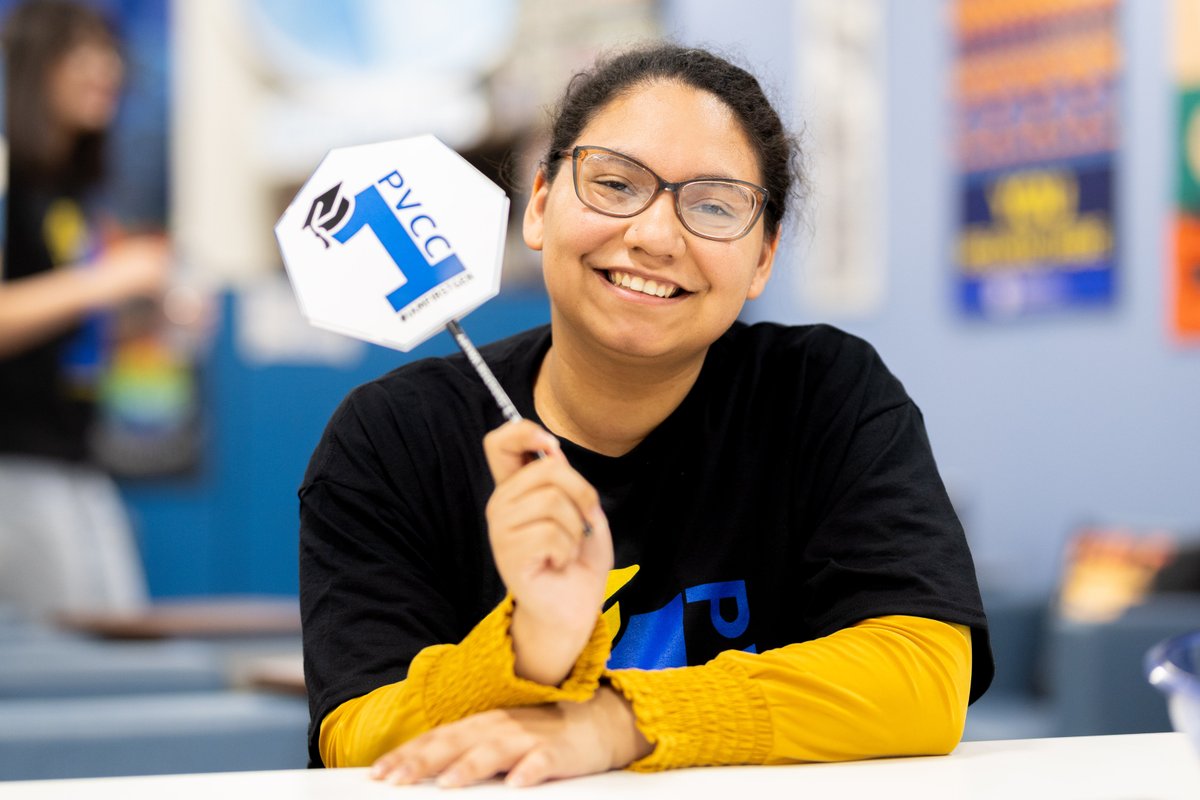 PVCC_Official's tweet image. 🎉 Last week, PVCC celebrated National #FirstGeneration Day! Highlights included our “Let’s Talk Culture” event &amp;amp; a celebration dinner with keynote speaker Dean of Students Frank Amparo. 💙 Big thanks to Sheena Mata for organizing these impactful events! 👏✨ #FirstGenPride #PVCC