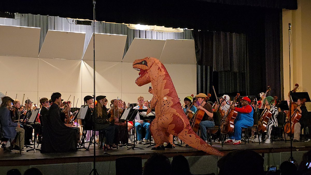 Photo of the week: At the Chamber Orchestra’s annual Halloween concert featuring the Senior Orchestra, Chris Gibson wore an inflatable dinosaur costume while the other conductor, John Caliguri, dressed as a Yondr Pouch.

Photo credit: Bareen Abdulrahman