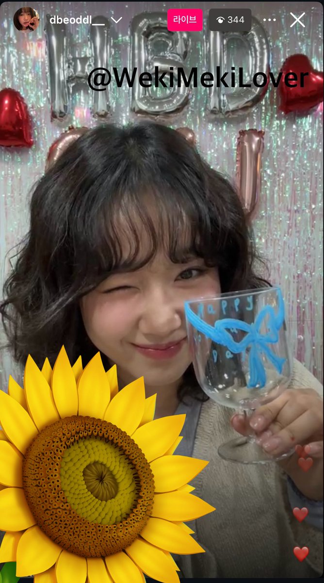 candyflos__s's tweet photo. 우리 금손 유정이가 그린 잔은 
다 예쁘고 너무 가지고싶지만 
진짜 어쩔수없이 하나만 고르자면 
장인정신으로 손수 그린 
리본잔이 제 원픽입니다!! 

유정이 행복한 생일 보냈지요? 지났지만 그래도 또 생일축하하구 사랑행❤️🧡

#최유정 #CHOIYOOJUNG #해피최유정데이 #HAPPYCHOIYOOJUNGDAY https://t.co/GFtvuyKzz2