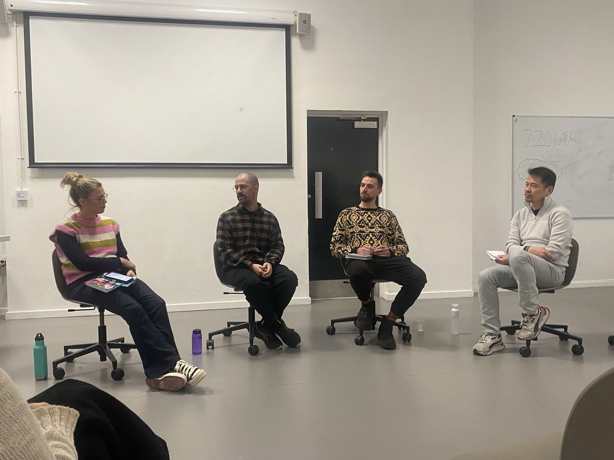 Great talk yesterday ⁦<a href="/CFR_Goldsmiths/">Centre for Feminist Research (CFR), Goldsmiths</a>⁩ ⁦<a href="/MediaComGold/">Media, Communications and Cultural Studies</a>⁩ 

Jamie Hakim &amp; James Cummings on their ⁦<a href="/digintimaciesUK/">DigitalIntimaciesUK</a>⁩ project and book - on how queer men’s smartphone use relates to the wider conjuncture &amp; structures of feeling of crisis and control