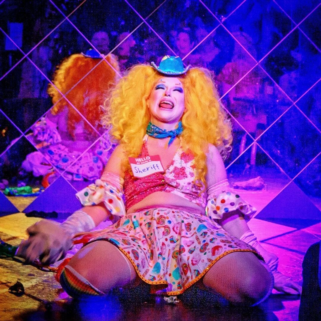 🌟 Clown Sheriff Cry Baby 🌟 

Days before this show, I almost pulled my solo 🥺
Chronic pain had me doubting if my body could carry all the work I poured in. 🤕

I’m no stranger to masking pain, but this cut deep. 🗡️ 
Learning to rely on a body that som… instagr.am/p/DCUWhkvO2lV/