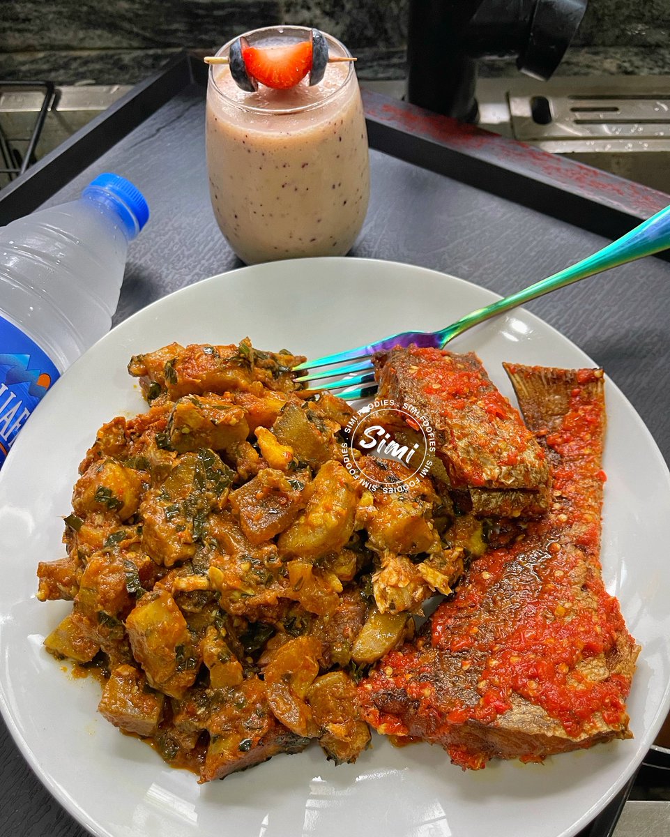 SisiSimifoodies's tweet photo. Plantain Porridge with a cup of smoothie https://t.co/KxwvcwE2KO
