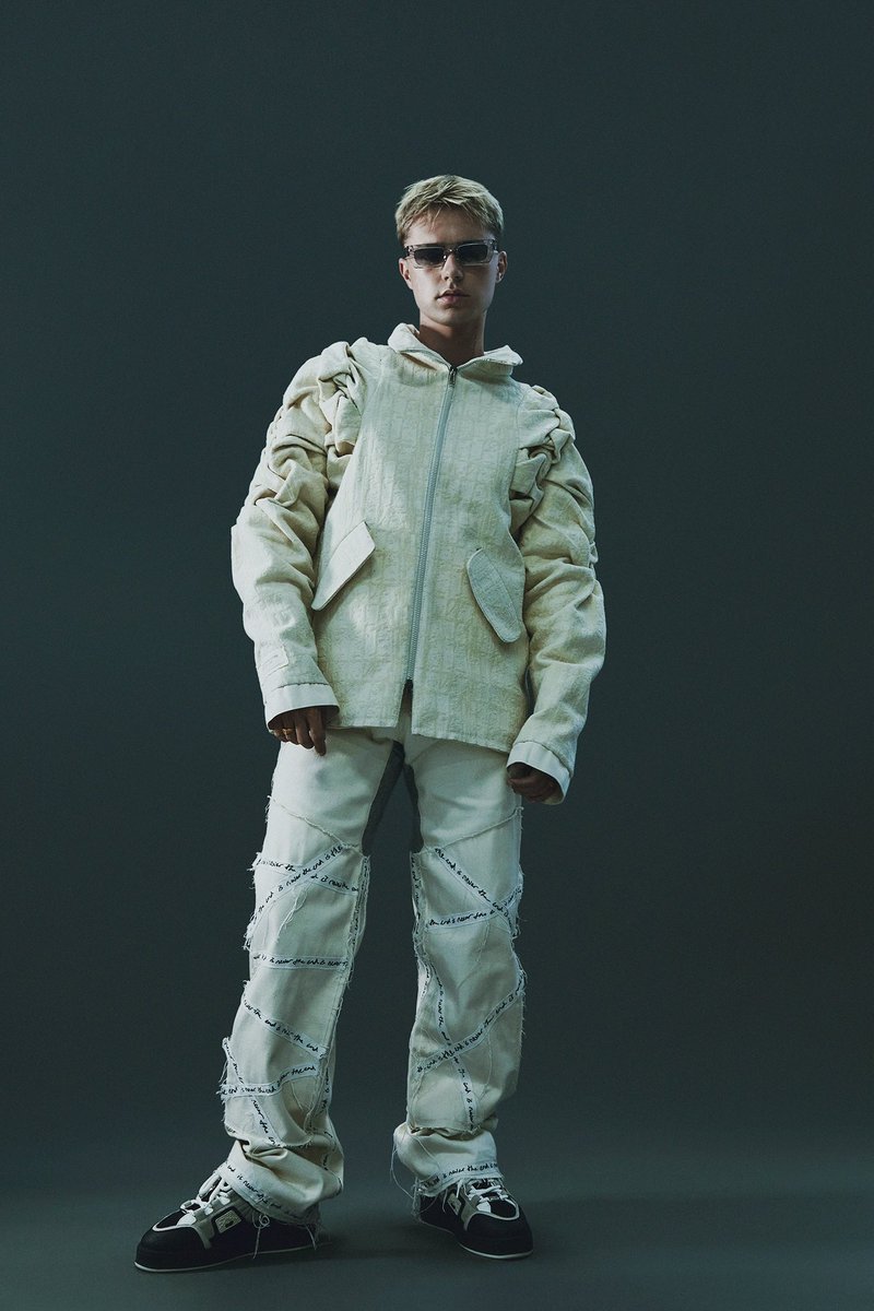 🧑🏼‍🚀🧑🏼‍🚀🧑🏼‍🚀