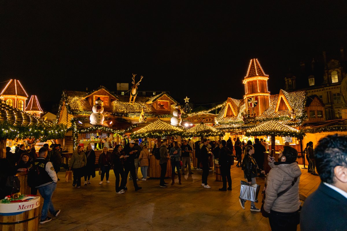 It's absolutely fantastic to see so many people enjoying the wonderful Frankfurt German Christmas Market! 🎄🇩🇪

Located on the doorstep of the <a href="/bhamcitycouncil/">Bham City Council</a> House, I am lucky enough to see the lights of the market daily ✨

I'm starting to feel the #Christmas spirit already!