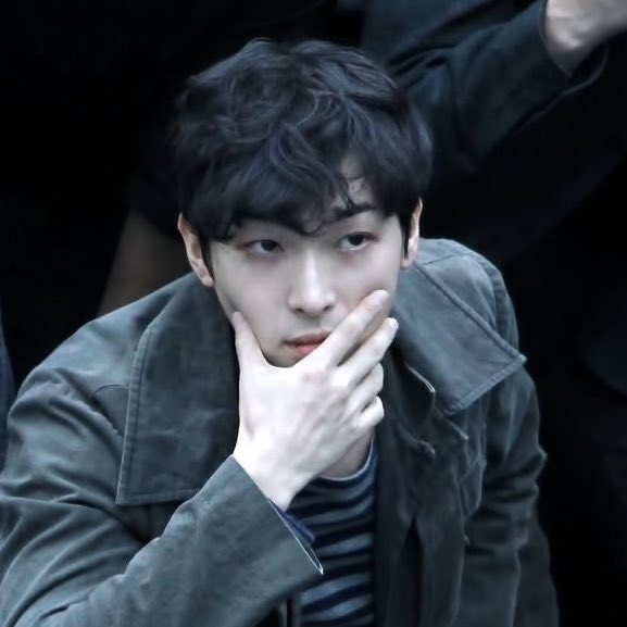 uzzsll's tweet photo. 제가 반장이 된다면
여러분들을 위해 노력하고
먼저 나서며 불의에 맞서고..
                   (1표) 

                                                             ……..
                                                                     (26표) https://t.co/L8jJe58aBL