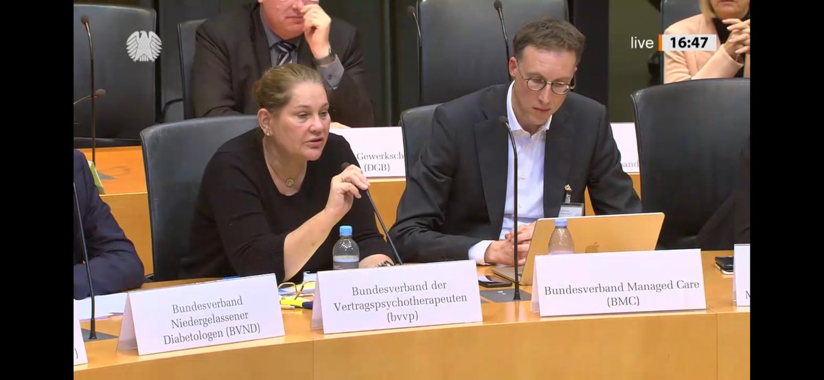 Hessische Delegierte <a href="/AriadneSartoriu/">Ariadne Sartorius</a> (bvvp) setzt sich in der Anhörung zum Gesundheitsversorgungs­stärkungsgesetz für die psychotherapeutische Versorgung und Finanzierung der Weiterbildung für #PsychotherpeutInnen ein👏 #PsychotherapieIstUnersetzlich #ZukunftPsychotherapie