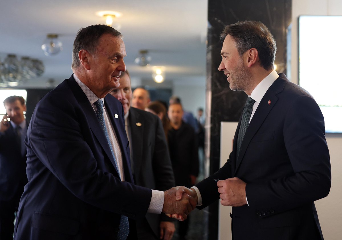 American Turkish Business Roundtable üyelerini Bakanlığımızda kabul ettik. 

Türkiye-ABD arasındaki 100 milyar dolarlık ticaret hacmine ulaşma noktasında enerji en önemli alanlardan biri.

Önümüzdeki süreçte iki ülke arasında özellikle doğal gaz ticareti ve yenilenebilir enerji