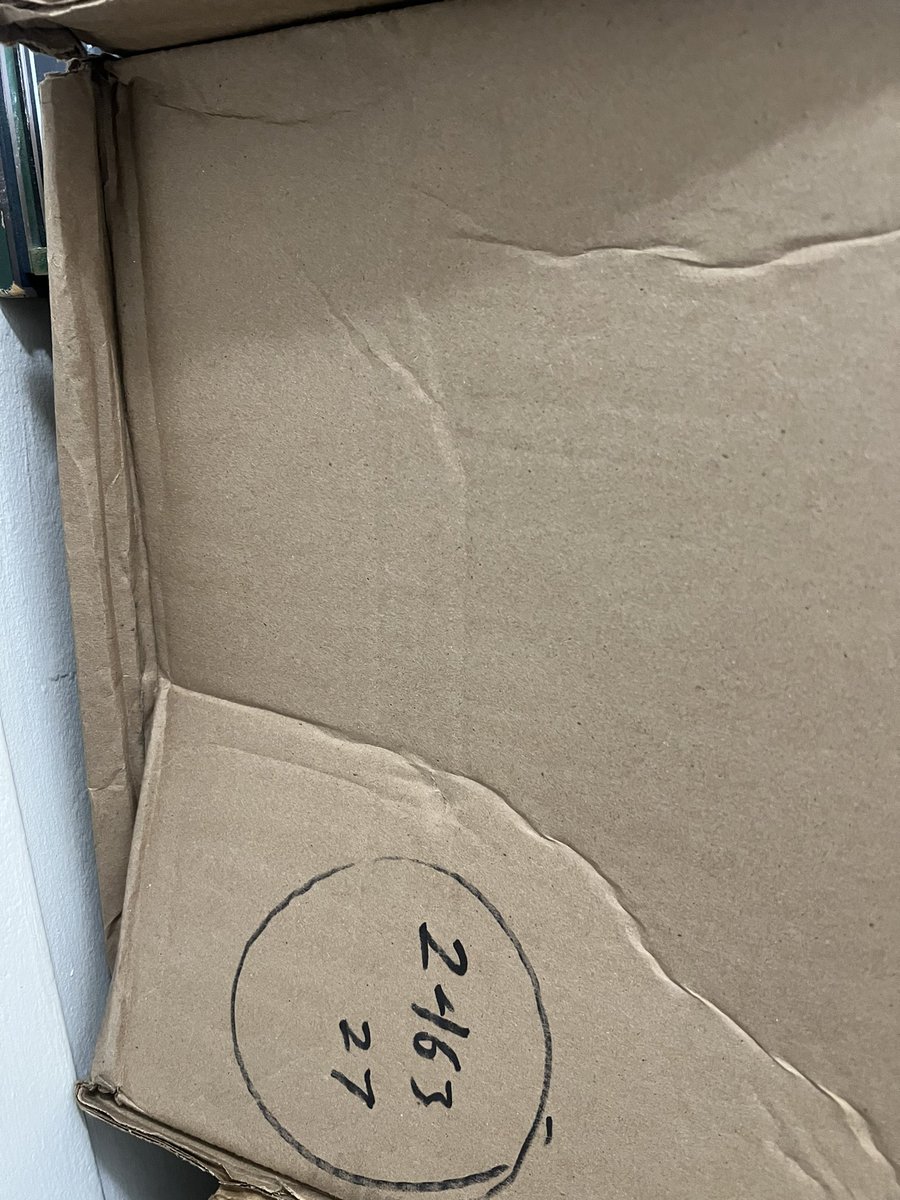peaceandlovnyc's tweet photo. People be careful when ordering from @adidas @adidasUS. I order some sneakers the box came damage and the tape was defective called them 8 times about my order of $86 for 3mths. They said it’s my lose no replacement or refund. Billion $ company robbing people  #sneakers #thieves https://t.co/QZg01ukBnK