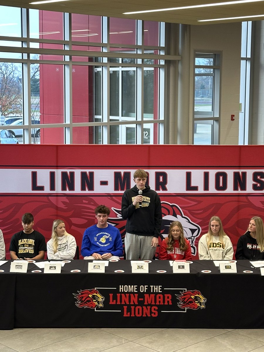 Linn-Mar Basketball tweet media