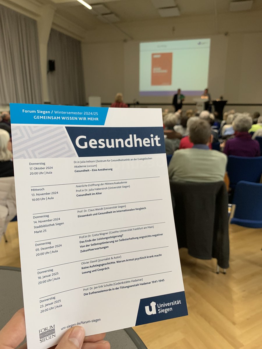 Volles Haus heute bei der Feierlichen Eröffnung der Mittwochsakademie im Lÿz!
Morgen Abend geht es um 20:00 Uhr weiter mit einem Vortrag von Prof. Dr. Claus Wendt (Uni Siegen) zum Thema »Einsamkeit und Gesundheit im internationalen Vergleich«. 
Wir freuen uns! 🎉
#forumsiegen