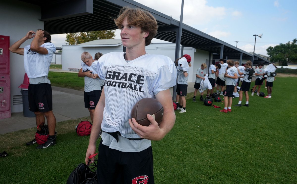 Ethan LaSecla, who finished his season leading the state in total offense, is the first QB in county history to run and throw for 3,000 career yards. <a href="/Athletics_GBHS/">Grace_Athletics_Simi</a> <a href="/e_lasecla9/">Ethan LaSecla</a> 
👇👇👇👇
vcstar.com/story/sports/h…