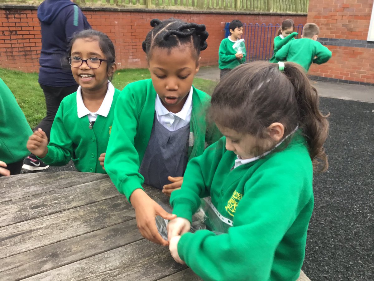 springfield_cps's tweet photo. For our science today Year 3 used sweets to demonstrate how metamorphic rock is formed through heat and pressure. https://t.co/gKtezcuqDO