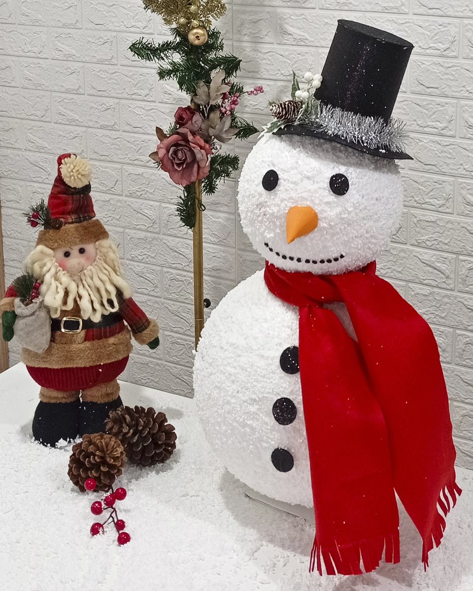 decordefesta's tweet photo. É tanta fofura! ☃️ Um Boneco de Neve feito com bolas de isopor e detalhes encantadores 🎄🎩 para Natal #natal #christmastreefarm https://t.co/cntRhAiF1f