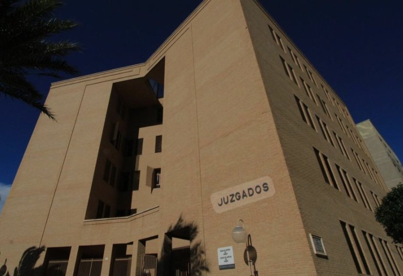 aj_gandia's tweet image. ⚠️AVÍS: TANCAMENT DELS EDIFICIS JUDICIALS DE GANDIA ❌️ 🏛️⚖️

Davant l'avís de nivell ROIG🔴 i la restricció de moviments en vehicles de transport privat, el Deganat dels jutjats de Gandia acorda el tancament dels edificis judicials demà 📆dijous 14 de novembre.