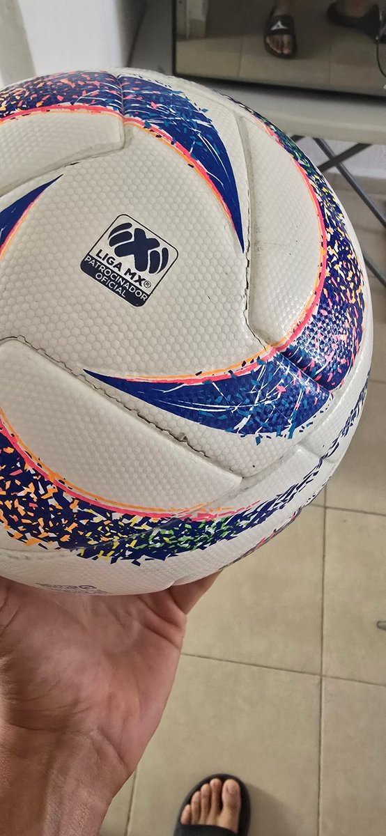 LuisMarioGF7's tweet photo. En la generación anterior se desprendian los paneles. En esta se parten.  Han mejorado mucho, pero aún les falta para llegar al nivel de las 3 gigantes. @VoitMexico https://t.co/ojvMzOE8iX