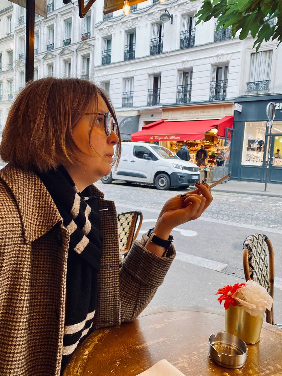 Посмотрела, что я постила все эти годы. Так вот, курящие фотографии -то обязательно. Исправляюсь