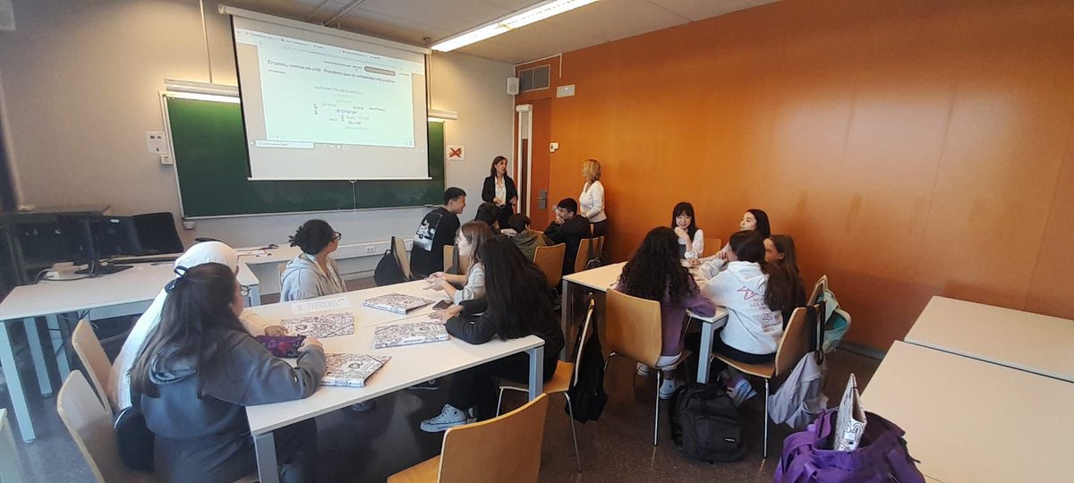 El passat 8 de novembre l’alumnat de 3r d’ESO va participar al taller CIENCIA SIN BATA BLANCA que promou el Departament de Filologia Romànica de l’URV.

#auténticos #autèntics #ConsolaciónEduca #ConsolacióEduca #FamiliaConsolación #FamíliaConsolació #totsjuntsfemescola