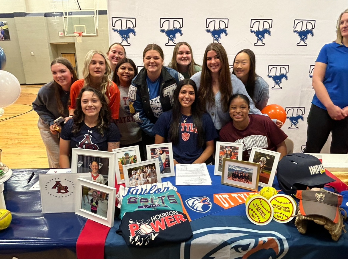 kaelynlerma2025's tweet image. Officially a patriot! Can’t wait for the next 4!! 🧡🦅 #swoopswoop @THSMustangSB @Patriot_sb