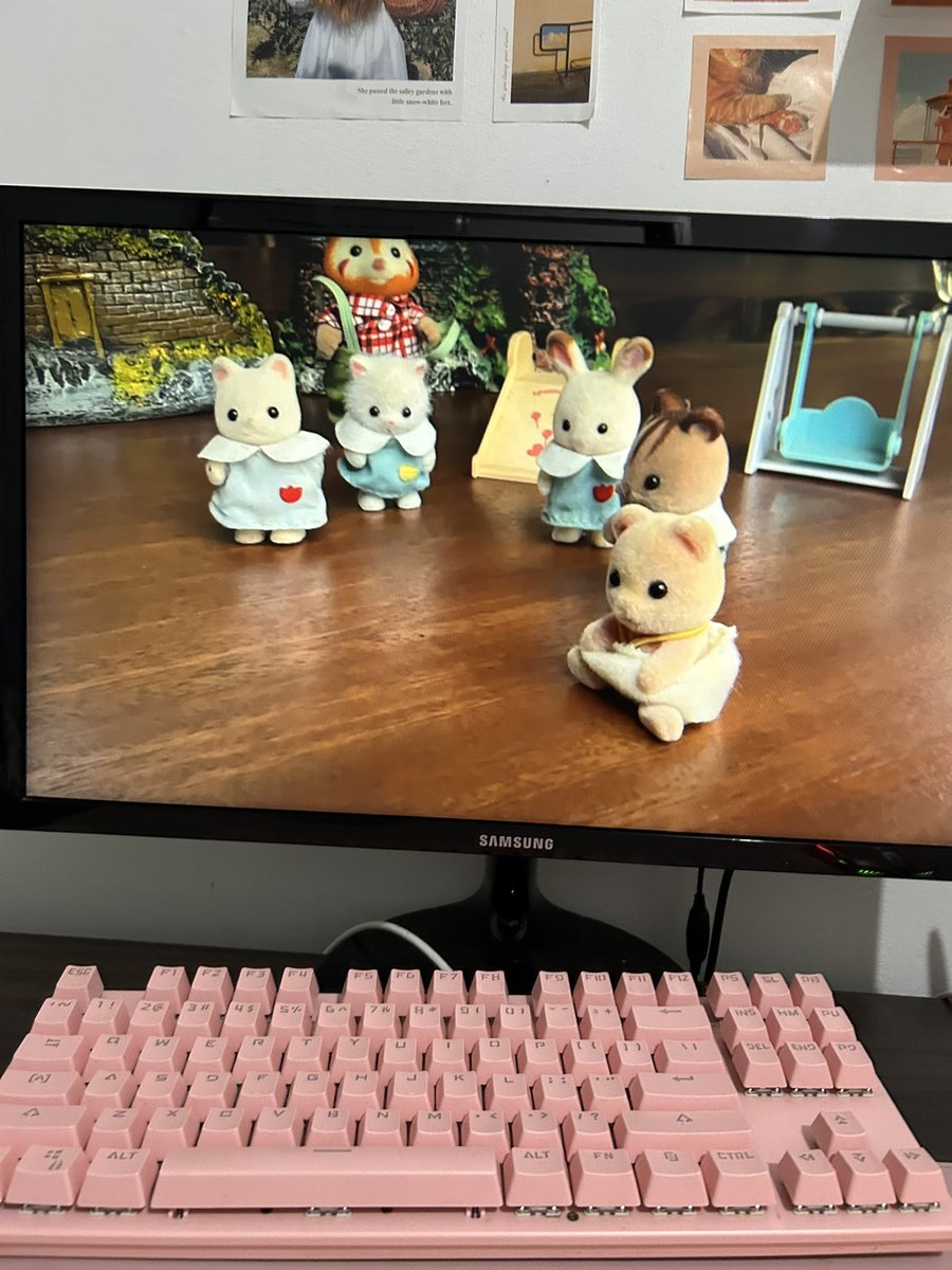 to rindo mt descobri q o nando moura tem uma COLECAO de sylvanian families KKKKKKKKKKKKKKKKKK