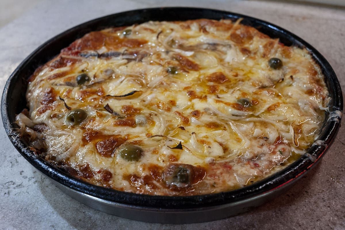 🍕 Buenos Aires: donde la pasión por la pizza es tan grande como las colas para conseguir una mesa. 

#PizzaArgentina #BuenosAires #Comida 
buff.ly/495r0GJ