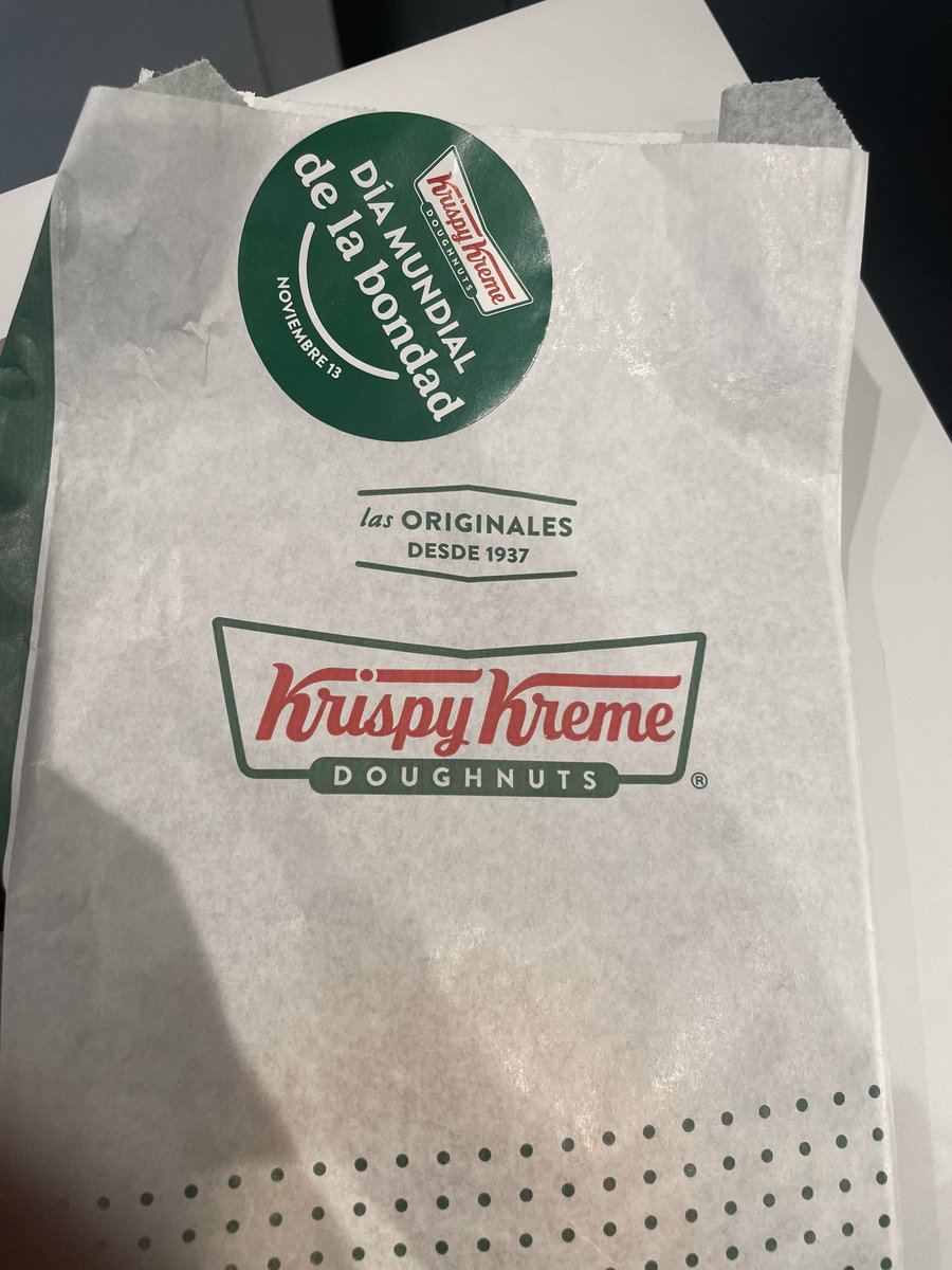 rok08's tweet photo. Hoy es el día mundial de la BONDAD, nuestros amigos de Krispy Kreme están dando 2 donas! https://t.co/3z8gw0pGfz