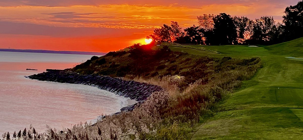 Feel good morning shot on IHCC’s 12th.    Wasn’t today as The NE winds kicked our ass all day.   Anyway, have a good day all.  #Golf #sunrise #turfnet #gcsaa