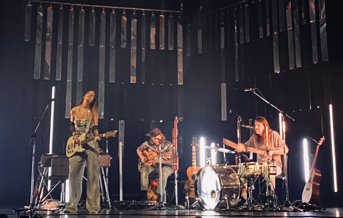 Genoten van <a href="/MYBABYwashere/">MY BABY</a> in <a href="/Ogterop/">Schouwburg Ogterop</a>. Mooie mix van persoonlijke verhalen en akoestische versies van bekende nummers in een gevarieerde show, waarin knap wordt toegewerkt naar een climax.🔥