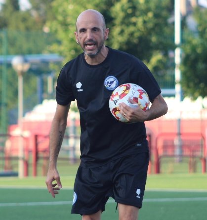 SergiodMiguel's tweet photo. Gustavo Bezares, del @ComillasCF, ha sido elegido por los seguidores de SdeM como técnico destacado de la décima jornada en tercera división.
Enhorabuena 💛🖤 https://t.co/JcUxZeVIQJ