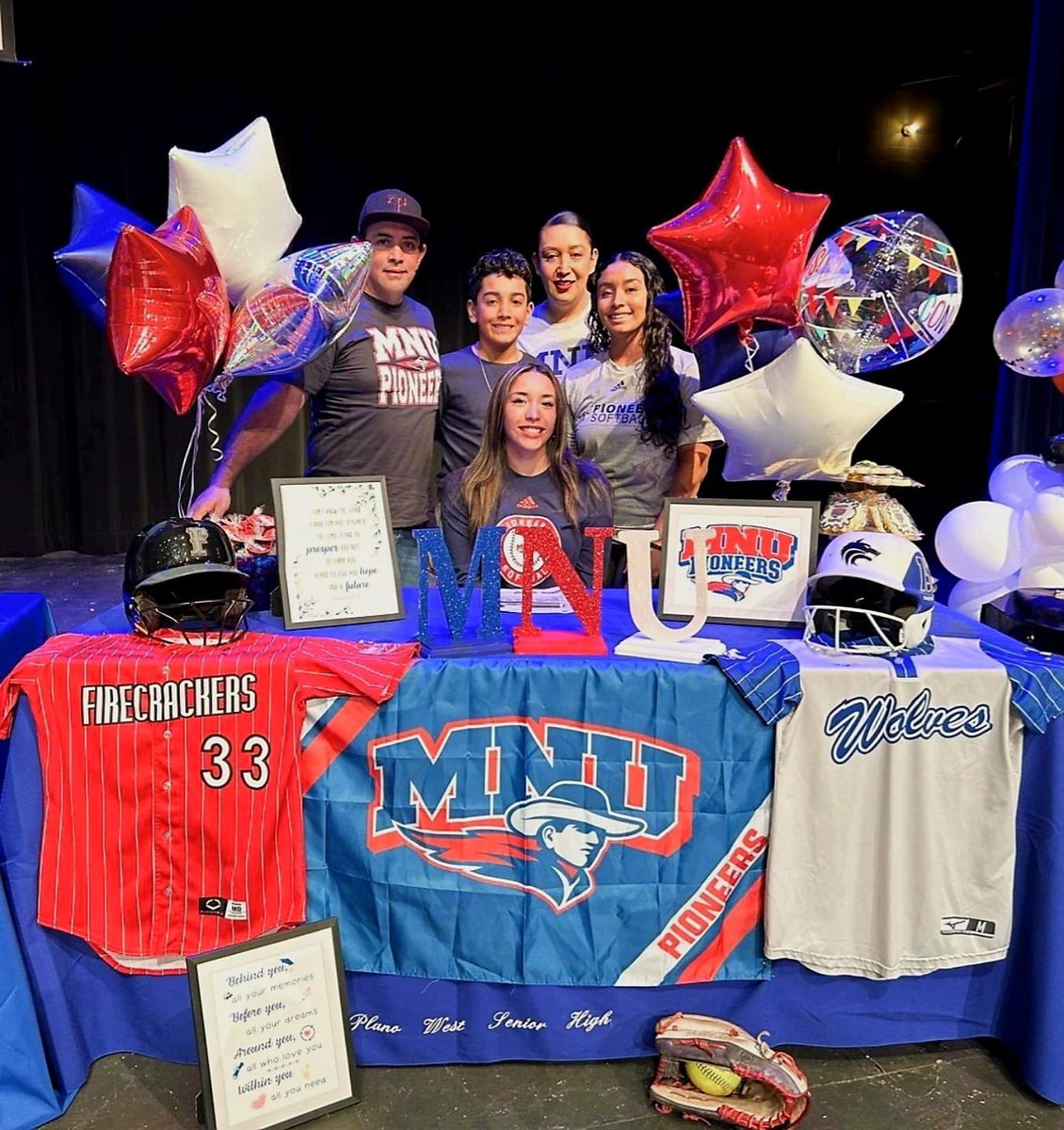 AndreaC2025's tweet image. Dreams do come true. Blessed to be joining the @MnuSoftball family. Thank you Coach @jenfelvus  , grateful for this opportunity and ready to make my mark on and off the field. #SigningDay2024 #SoftballAmerica #SRCommit @CSA_Athletes @pwshsoftball