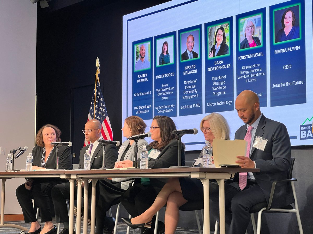 💼 JFF is honored to join <a href="/WhiteHouse/">The White House</a> and @USEdGov at #RaisetheBar today to highlight why #education and #wkdev are vital to ensuring Americans face #NoDeadEnds to opportunity. JFF's <a href="/MariaKFlynn/">Maria Flynn</a> also led a talk on how #postsec industry partnerships create #pathways to good jobs.
