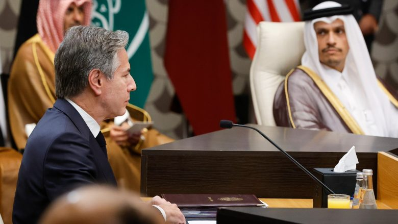 Chain_report_01's tweet photo. 🚨 BREAKING: 

Qatar has agreed to expel Hamas leaders from Doha after a US request, following months of attempts to secure a ceasefire and hostage release deal amid the Israel-Hamas conflict. 🇶🇦🇺🇸 

#IsraelHamasWar #Qatar #Doha #Gaza https://t.co/gQppMUBKnD