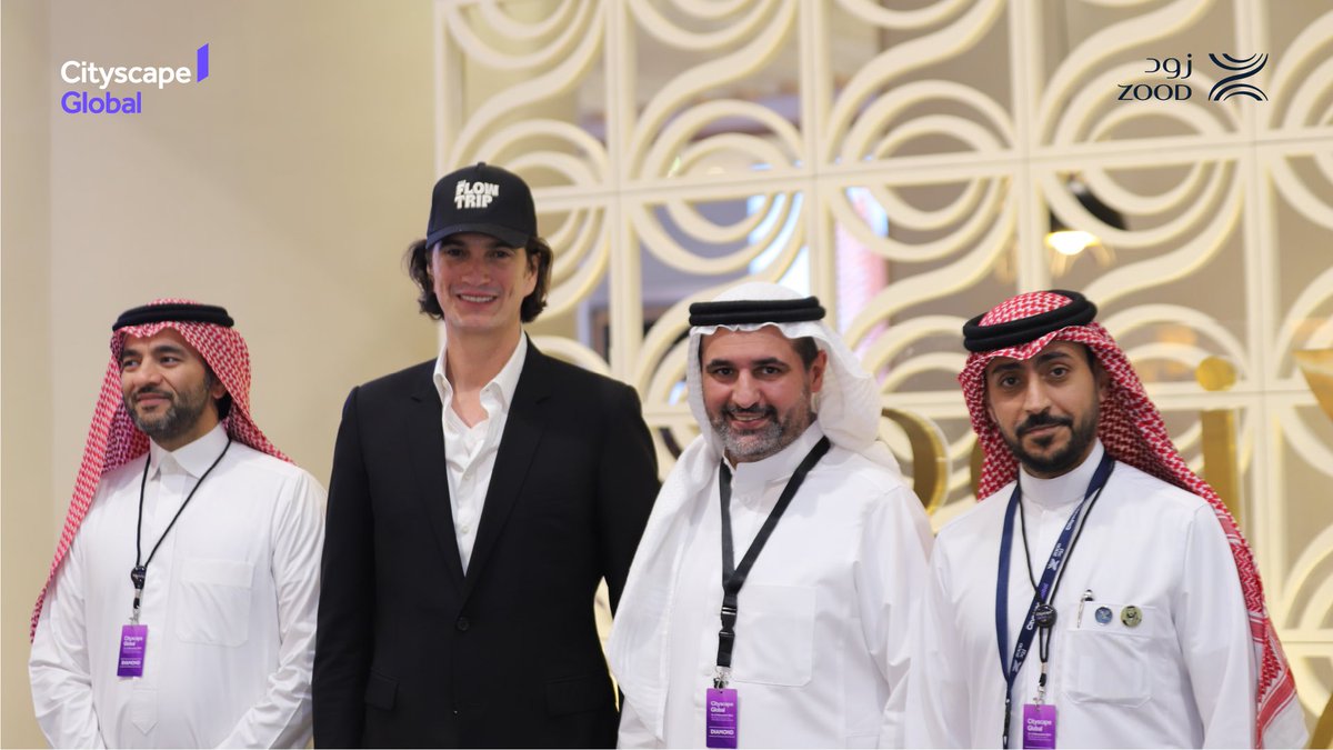 zoodrealty's tweet photo. سعدنا بزيارة السيد آدم نيومان، المؤسس الشريك لشركة WeWork، لجناح زود العقارية في معرض سيتي سكيب العالمي! 

It was a pleasure to have Mr. Adam Neumann, co-founder of WeWork, visit us at the ZOOD Real Estate booth!

#زود_العقارية #ZOODRealEstate #سيتي_سكيب #CityscapeGlobal2024 https://t.co/yHW0TkyXeL